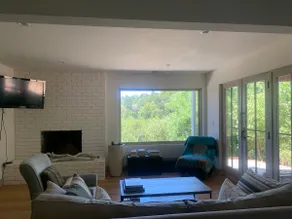 Central Woodside suite near restaurants with view - Image 4
