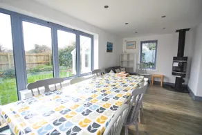 MODERN HOLIDAY HOME central St Merryn - Image 5