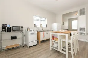 Sunny 1BR Walk-Up Bridgeport | Easy Street Parking - Image 4