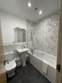 Deluxe 2 bedroom Apartment at 100 Kings Road by House of Fisher - Image 4