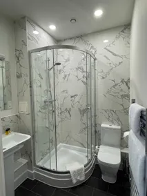 Deluxe Studio Apartment at 100 Kings Road by House of Fisher - Image 4