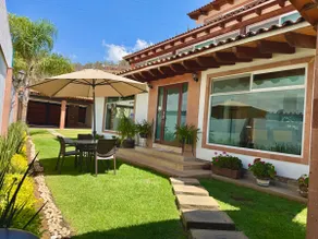 House in Valle de Bravo with a pool and near the lake - Image 3