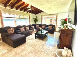 House in Valle de Bravo with a pool and near the lake - Image 4