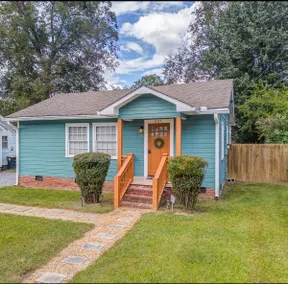 Renovated turn of the century downtown cottage - Image 2