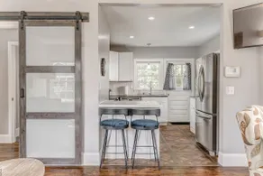 Renovated turn of the century downtown cottage - Image 4
