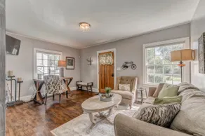 Renovated turn of the century downtown cottage - Image 2