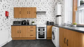 Scenic Waterfront Apartment with Stunning Loch Vie - Image 5