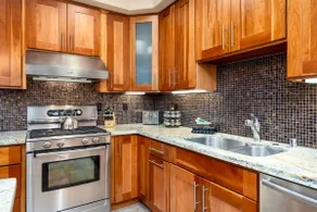Luxurious Modern Condo! - SM #207 - Image 5