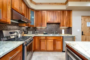 Luxurious Modern Condo! - SM #207 - Image 4