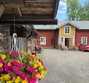 LAURI Historical Log House Manor - Image 5