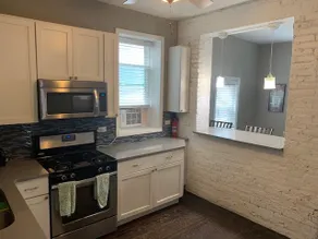 Massive 10 bd/5 ba house in heart of Wrigleyville - Image 4