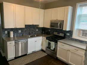 Massive 10 bd/5 ba house in heart of Wrigleyville - Image 3
