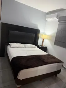 Modern apartment, 5 min forum, wifi, a/c and garage - Image 3