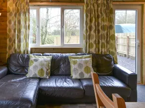 Treehouse Cabin - Image 4