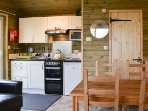 Treehouse Cabin - Image 3