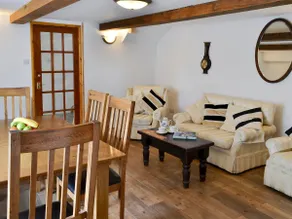 Knotty Corner Cottage - Image 5