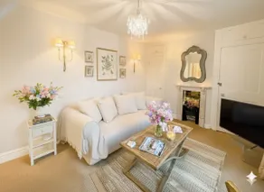 Stylish City 'Duke' Suite In Historic City Centre - Image 5