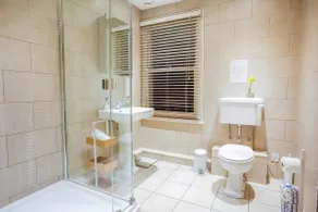 Stylish City 'Duke' Suite In Historic City Centre - Image 2
