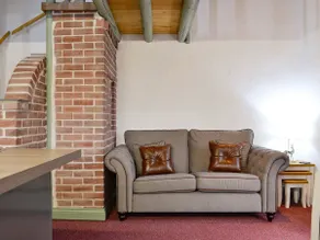 Lucy's Lodge - UK1260 - Image 4