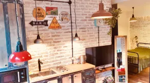 Old Town Vintage Loft close to Metro & Fabrika - Image 5