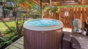 Townhome A w/Private Hottub, mins to the beach - Image 5
