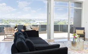 Sydney City Penthouse, vast City & Harbor Views - Image 3