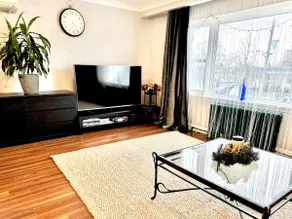 Cozy on Queensway - Image 4
