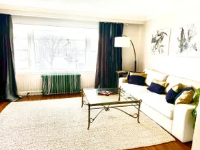 Cozy on Queensway - Image 3
