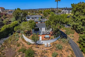 Ocean View Gem Close to Beaches with Own Jacuzzi - Image 2