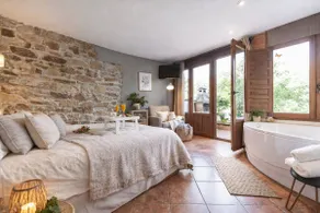 Romantic Getaway with Jacuzzi, Fireplace and Views - Image 3
