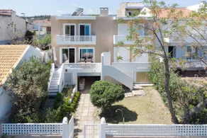 Beachfront House for 6 | Large Terrace & Sea Views - Image 2