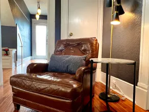 Private and Comfortable Historic Apt - Image 4