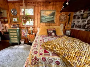 Vagabond’s Tiny Art Gallery BnB - Image 3