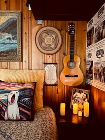 Vagabond’s Tiny Art Gallery BnB - Image 4