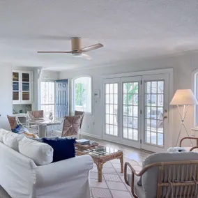Lakefront Cottage with heated pool - Image 3