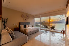 Casa Luna del Mar · Beachfront 7BR, Pool & Staff - Image 5
