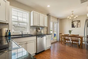 Pet-Friendly Home: King Bed, 10 Min to Biltmore - Image 3