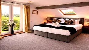 The Shakespeare Lodge - Sleeps up to 12 - 2 HOT TUBS - Image 2