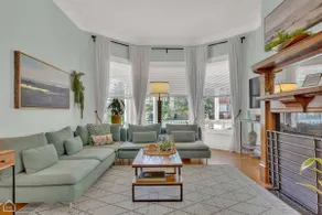 Modern+Spacious W/King Bed, Walk to Town-Park Free - Image 5