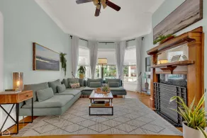 Modern+Spacious W/King Bed, Walk to Town-Park Free - Image 4