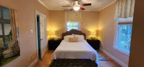 Historic Charmer 2-bedroom apt. Fantastic location - Image 5
