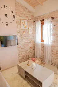 Small chalet. - Image 2