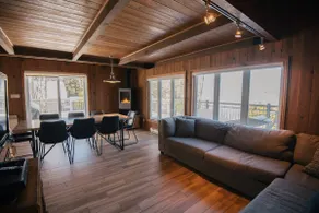 Elgin Inn – Rustic lakeside, HOT TUB, dock, kayaks - Image 5