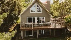 Elgin Inn – Rustic lakeside, HOT TUB, dock, kayaks - Image 2