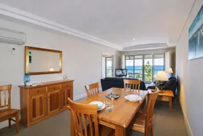 Sea Breeze Apartment - Direct Ocean Views - Top Floor - Image 3