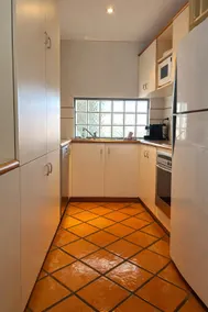 Sea Breeze Apartment - Direct Ocean Views - Top Floor - Image 4