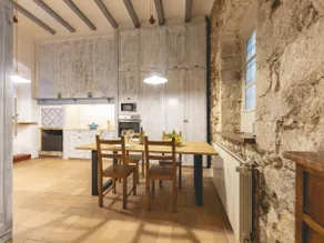 Bravissimo Plaça del Vi, Authentic Historic Apartment - Image 3