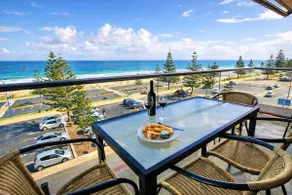 The White Pearl Apartment Direct Ocean Views Top Floor - Image 4