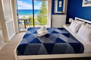The White Pearl Apartment Direct Ocean Views Top Floor - Image 2