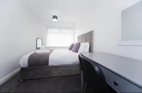 Belmont Budget Apartment - Image 3